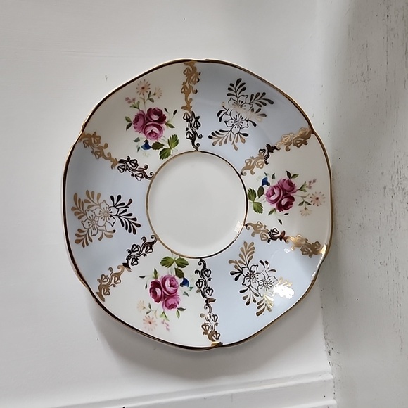 Royal Grafton England china tea cup & saucer, circa 1940's gold Glided blue - Picture 2 of 9